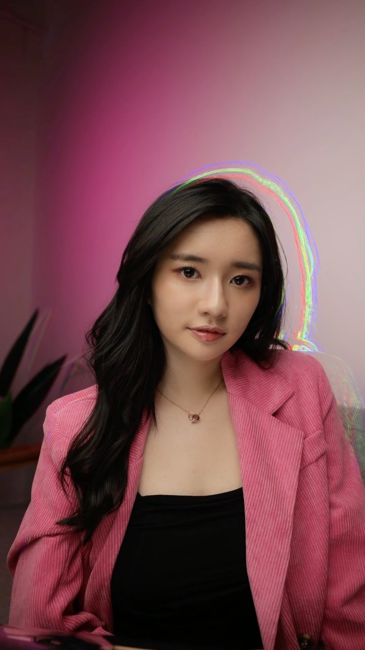  ·
在家也要用 @mspuiyicosmetics  打扮