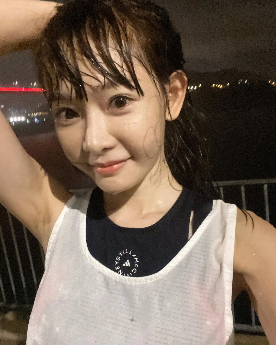  Night run under rain 