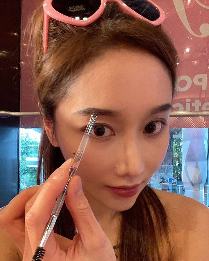  Benefit empower 我「野生眉」嘅功力！最�...