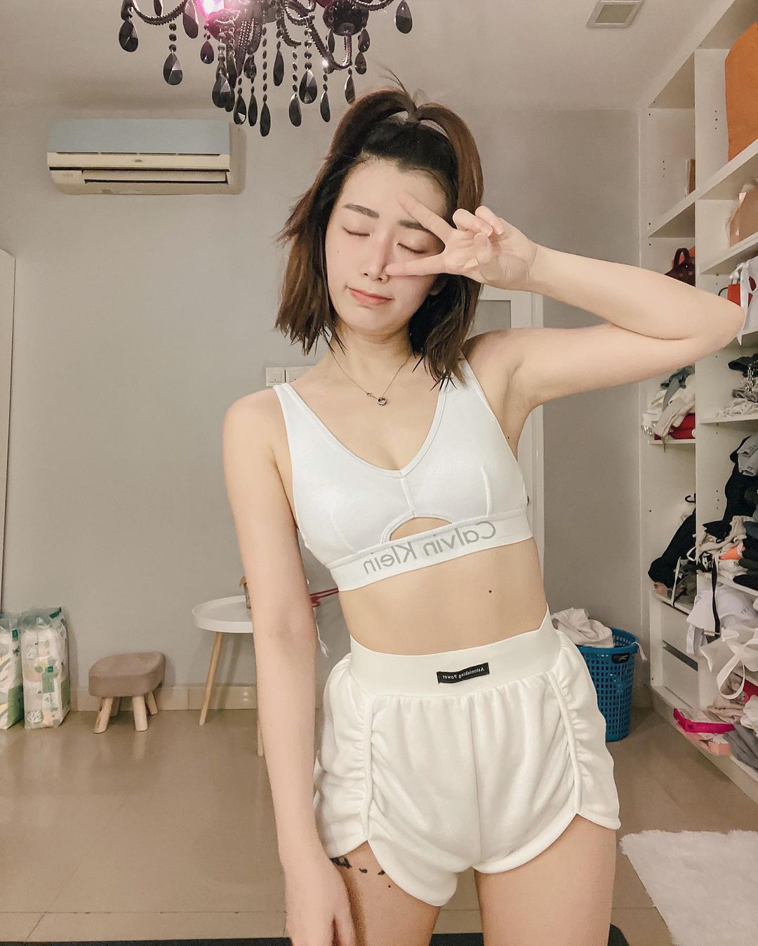  运动后头发还很湿的自拍 