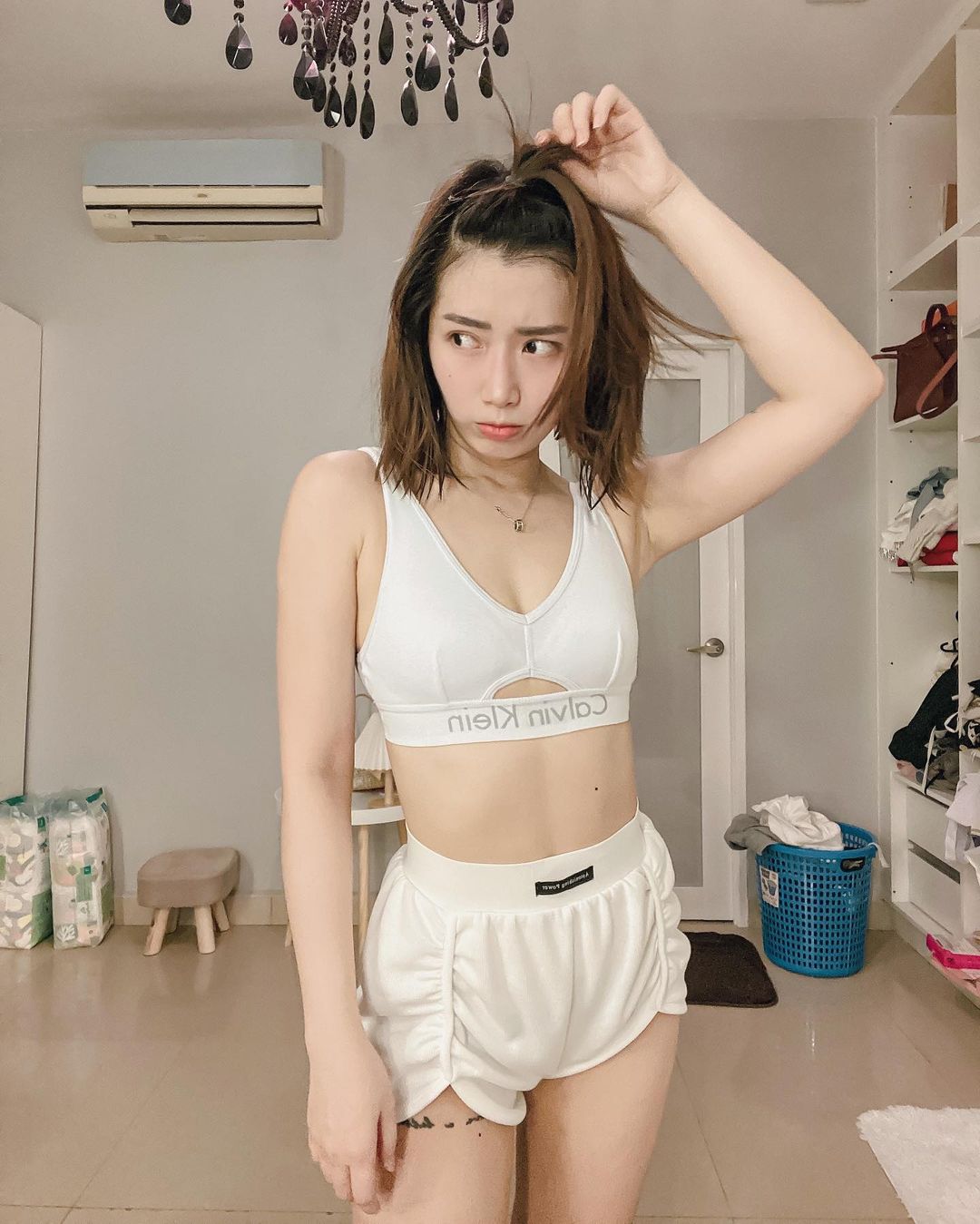  运动后头发还很湿的自拍 
