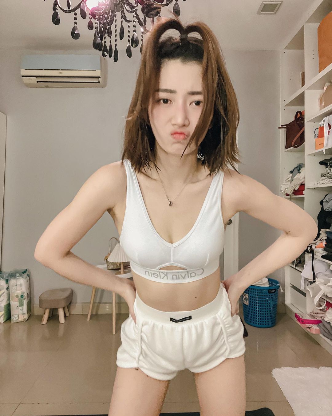 运动后头发还很湿的自拍 