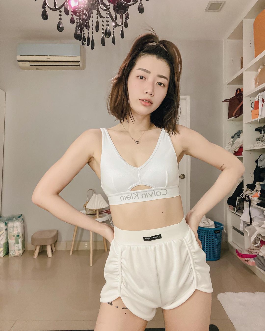  运动后头发还很湿的自拍 