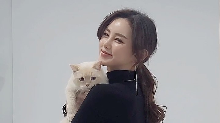  고양이와 함께 촬영하고 싶다?
그렇다...