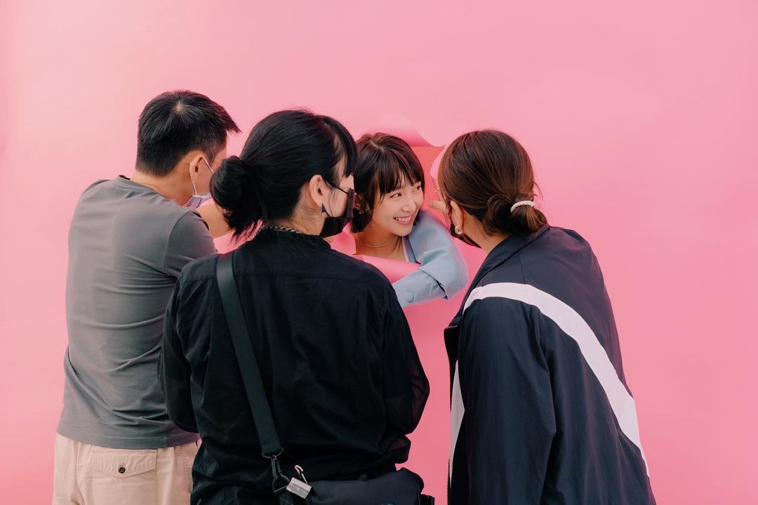  一早9:00-19:00的專輯拍攝日

光是這張�...