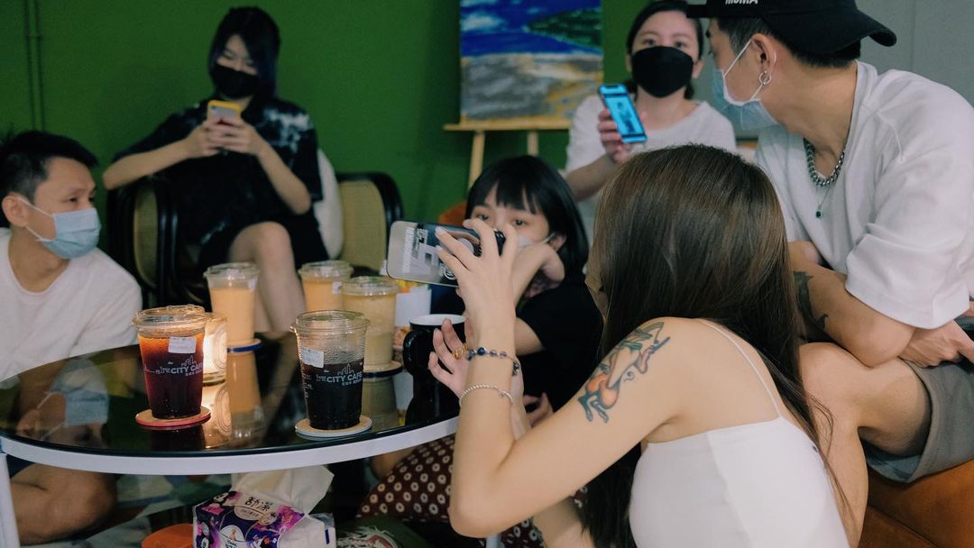  一整天的工作
忙到現在才收工
卻還是...