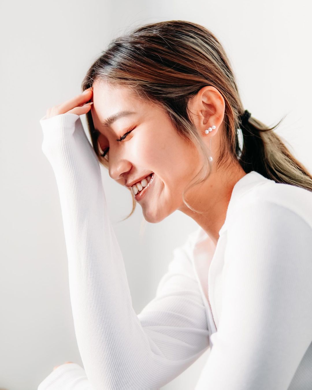  化好晒妝仲好似爭啲嘢咁？就係對耳�...