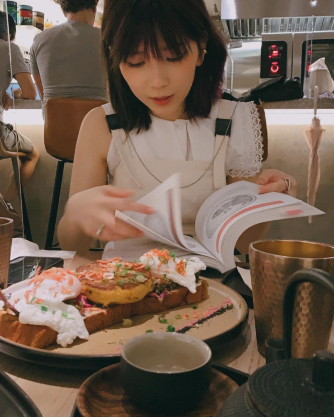  I like her style @isnapu 
我都要襯靚啲配合...