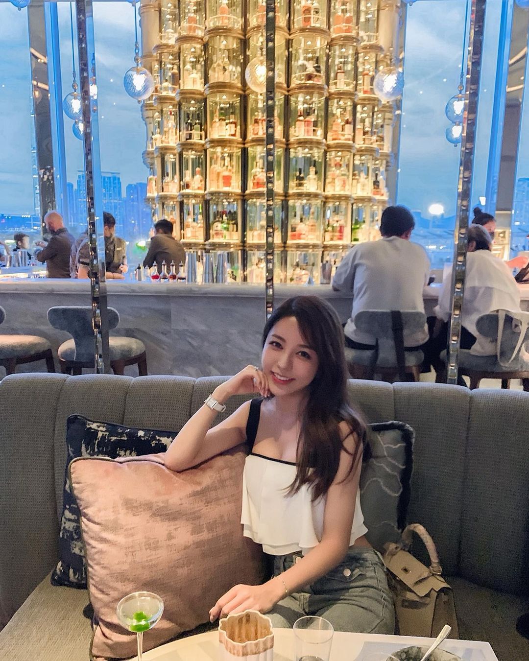  好吃的東西要放在肚子裏
可愛的人要�...