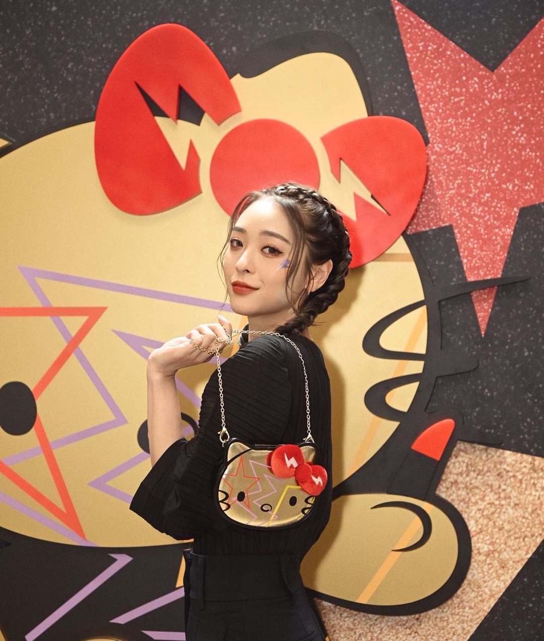  今年聖誕要同HELLO KITTY一齊搖滾，成為...