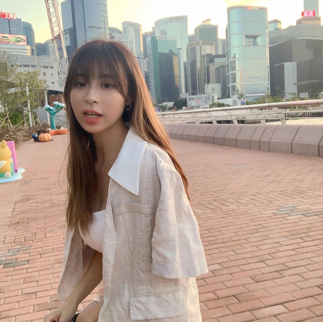  /
想跟你無所事事
坐在岸邊看看海