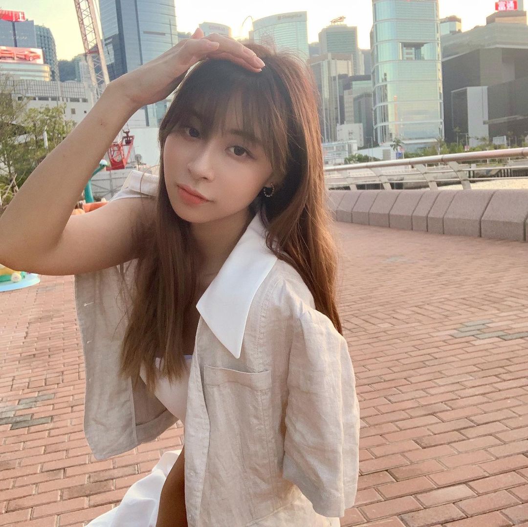  /
想跟你無所事事
坐在岸邊看看海