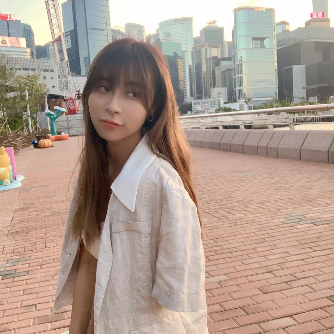  /
想跟你無所事事
坐在岸邊看看海
