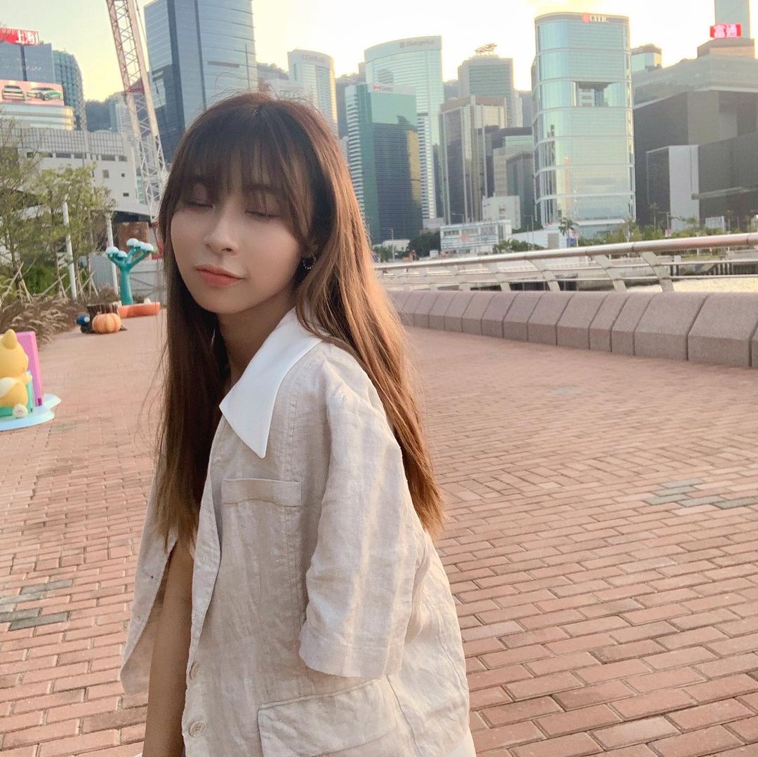  /
想跟你無所事事
坐在岸邊看看海