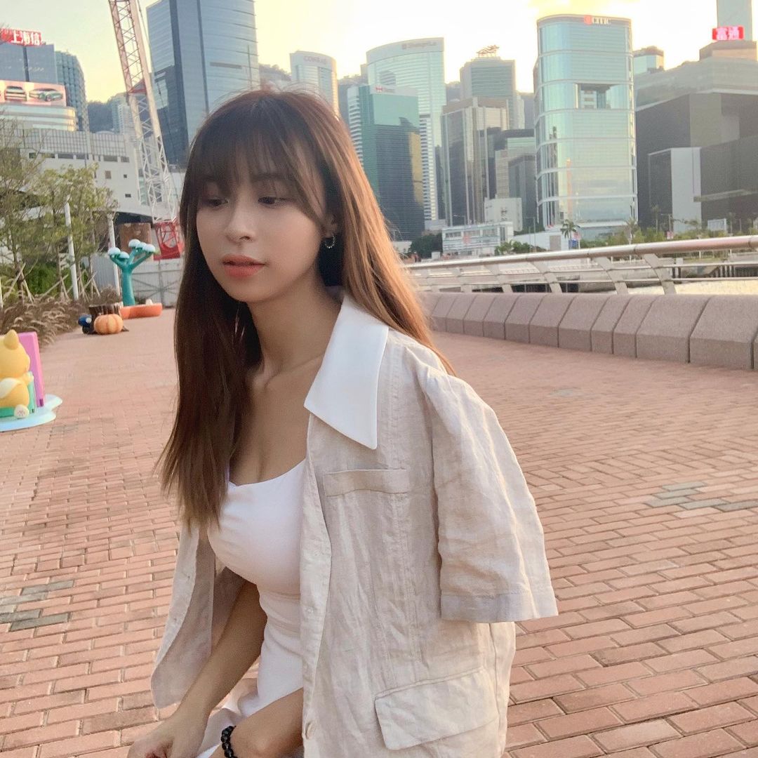  /
想跟你無所事事
坐在岸邊看看海