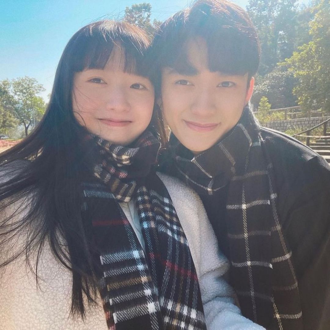  Yumi and Him 的日本製圍巾示範 