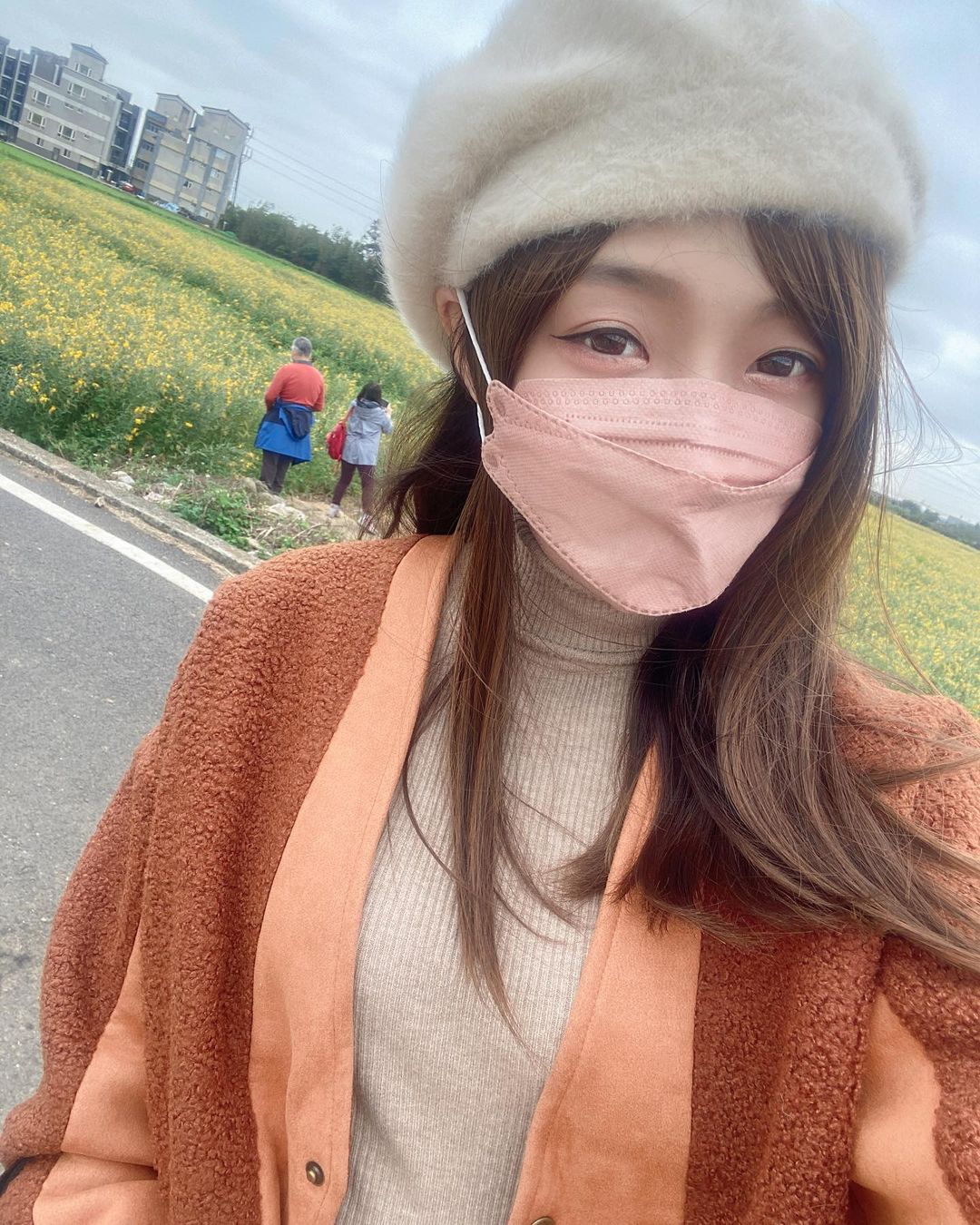  難得自拍成了外套ㄉ遺照：）