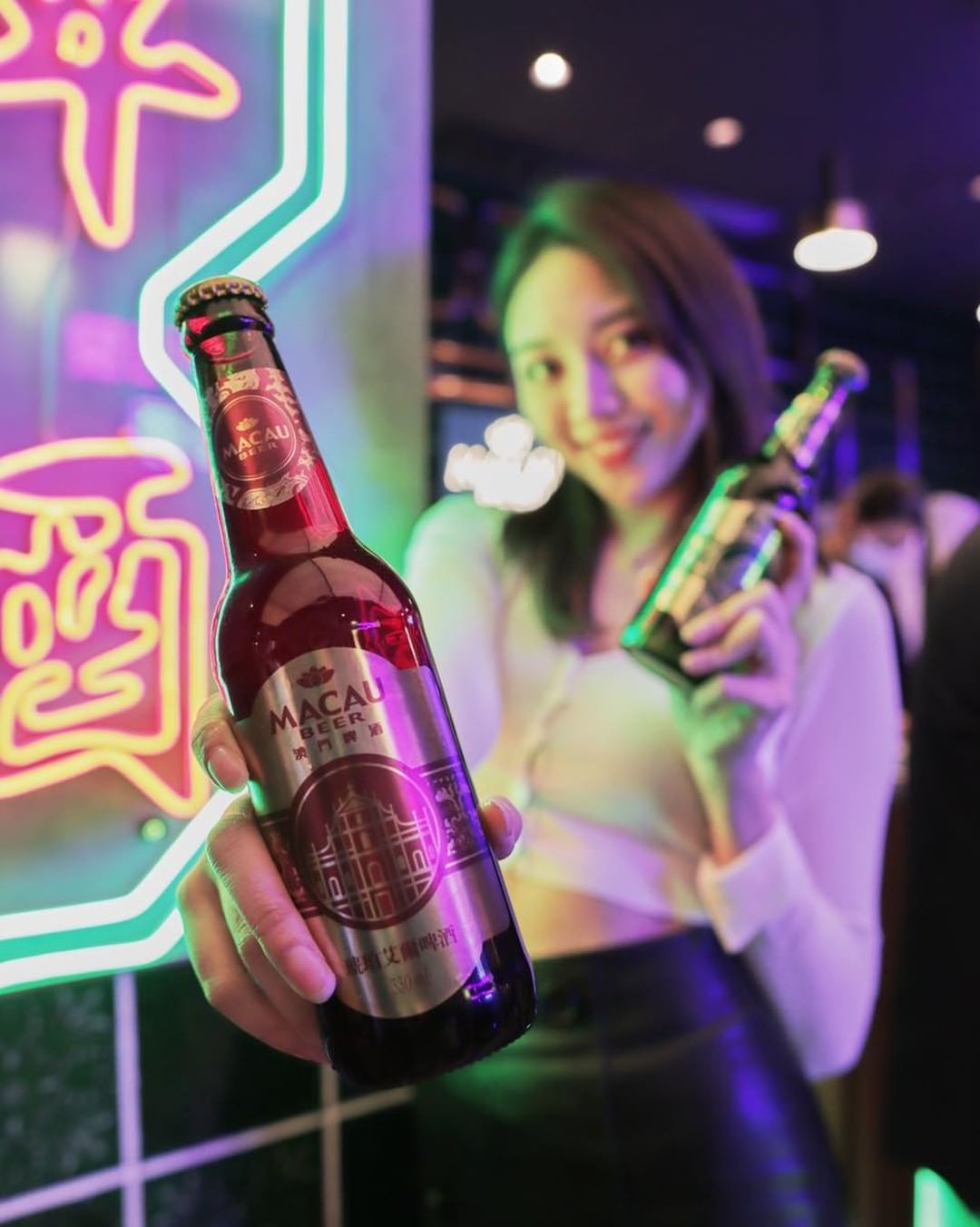  倒啤酒我很在行～飲啤酒我都黎嘗試�...