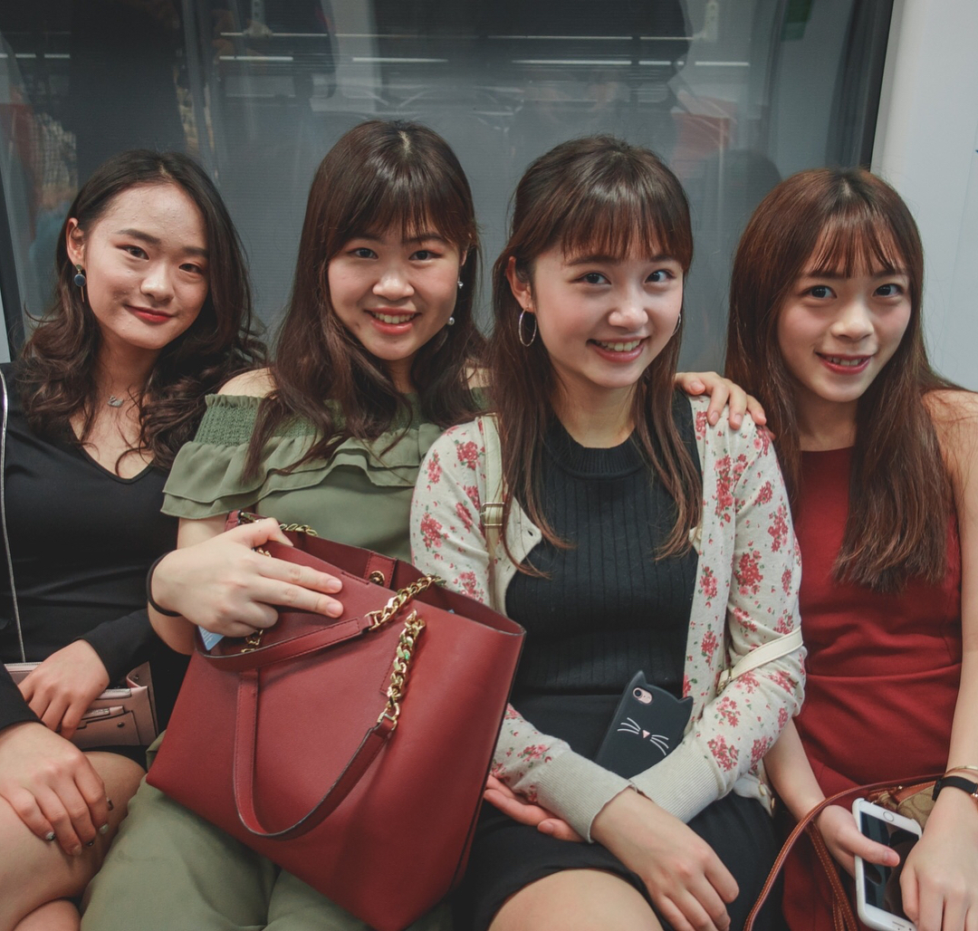  /
補昨天
又是姐妹團
第一次去酒吧 但...