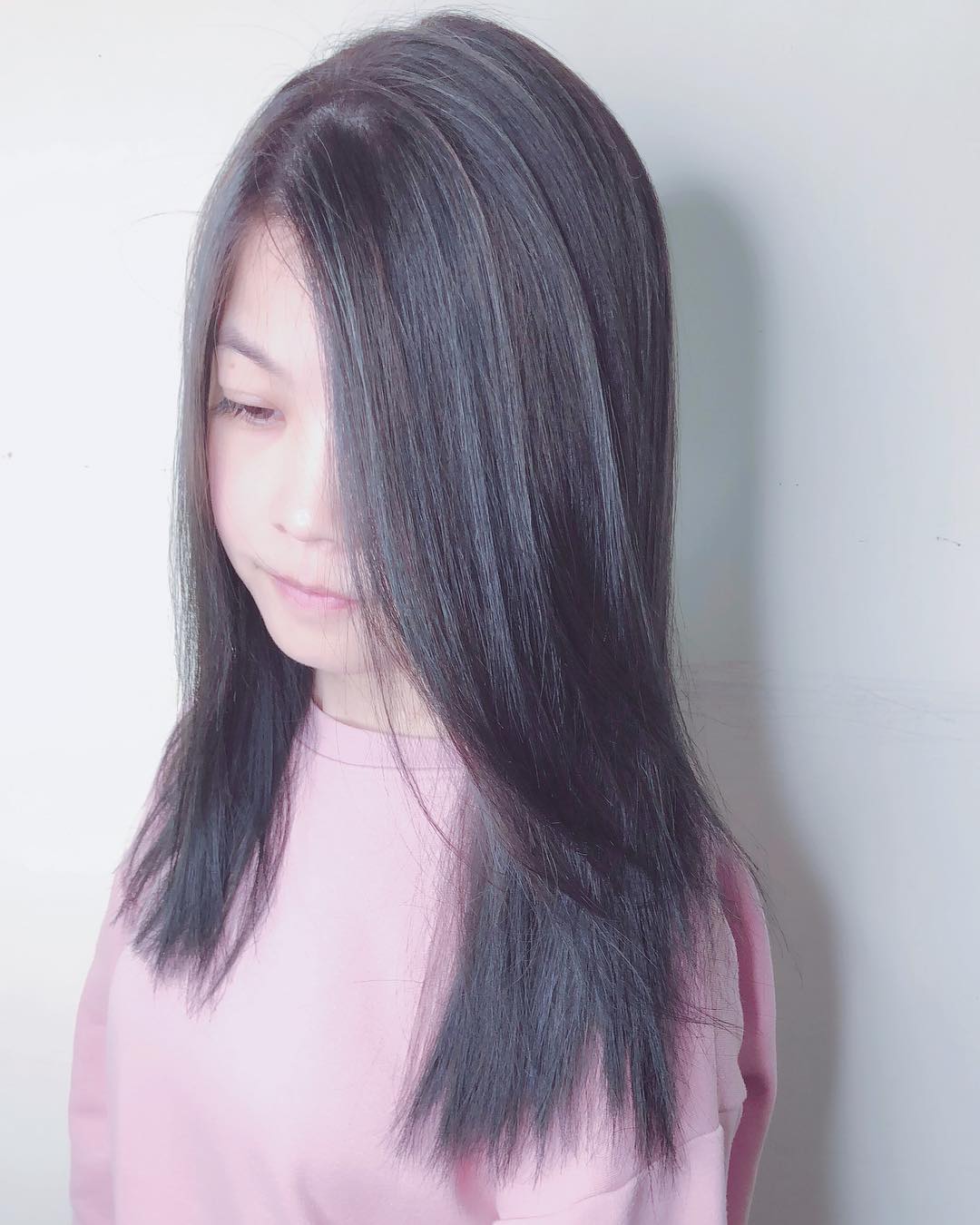  細細的挑染
讓頭髮一撥風一吹就線條�...