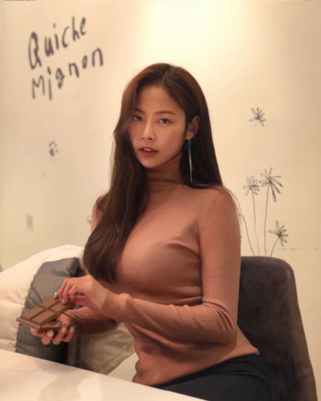  다크#초콜렛거울 왜 안파는거야 ㅠㅠ
...