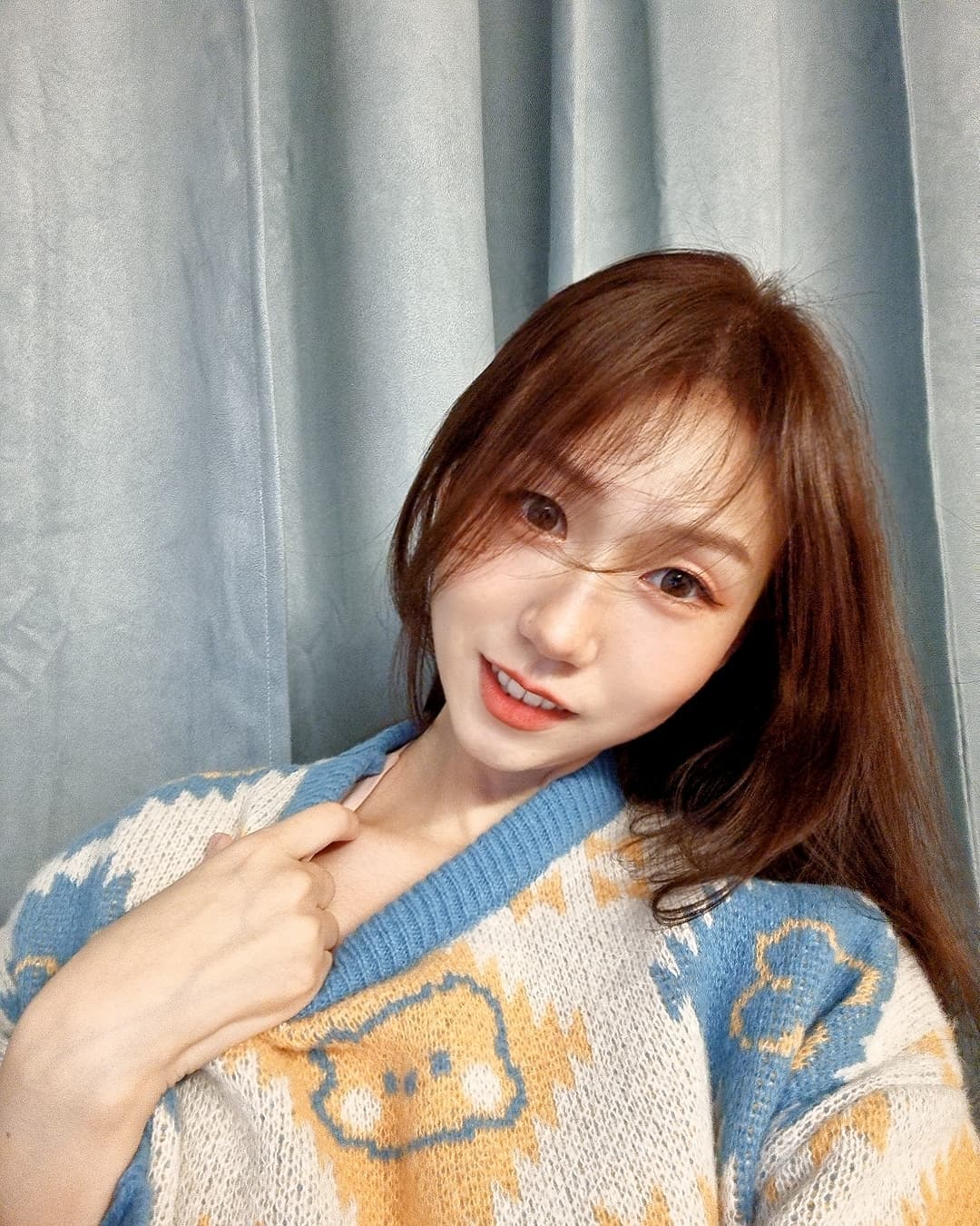  엄마 눈에는 난 애긴가봄! 니트 넘 귀�...