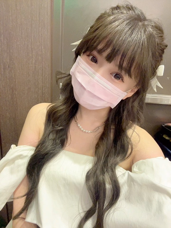  今天主持尾牙！
臉上小東西送給你們�...