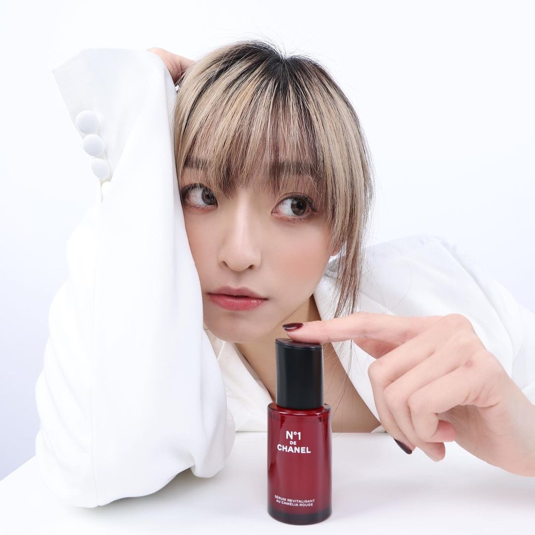  N° 1 DE CHANEL 嘅故事，源於一棵常年不�...