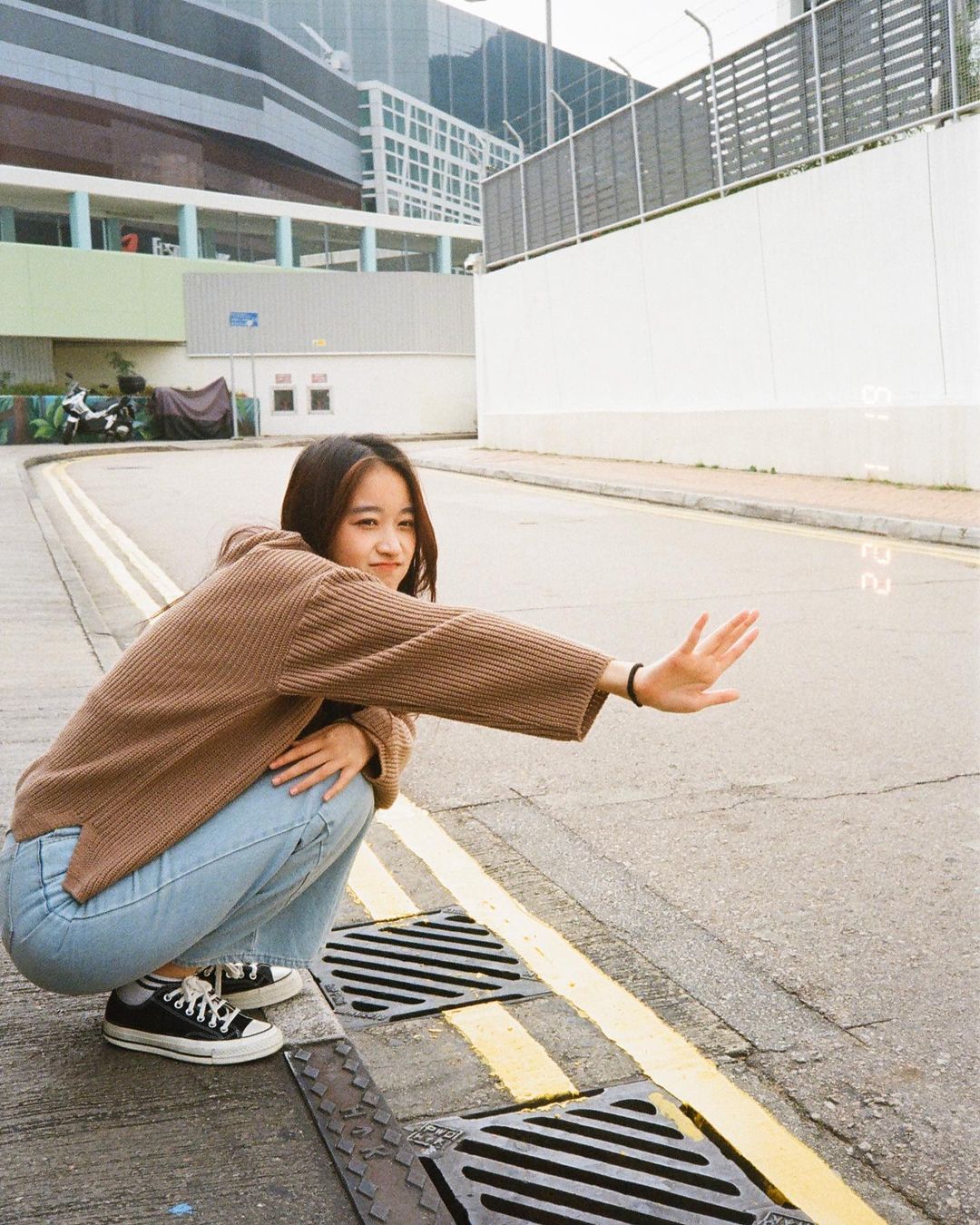  襯未賣哂快快手post埋上身圖( ˙༥˙ )

...