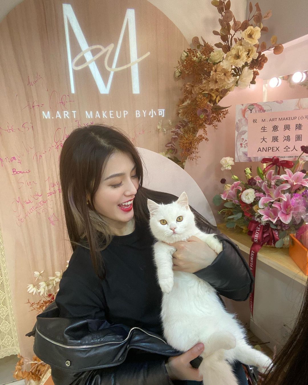  醒神啊招財貓仔
恭喜小可 @m.art.makeup �...