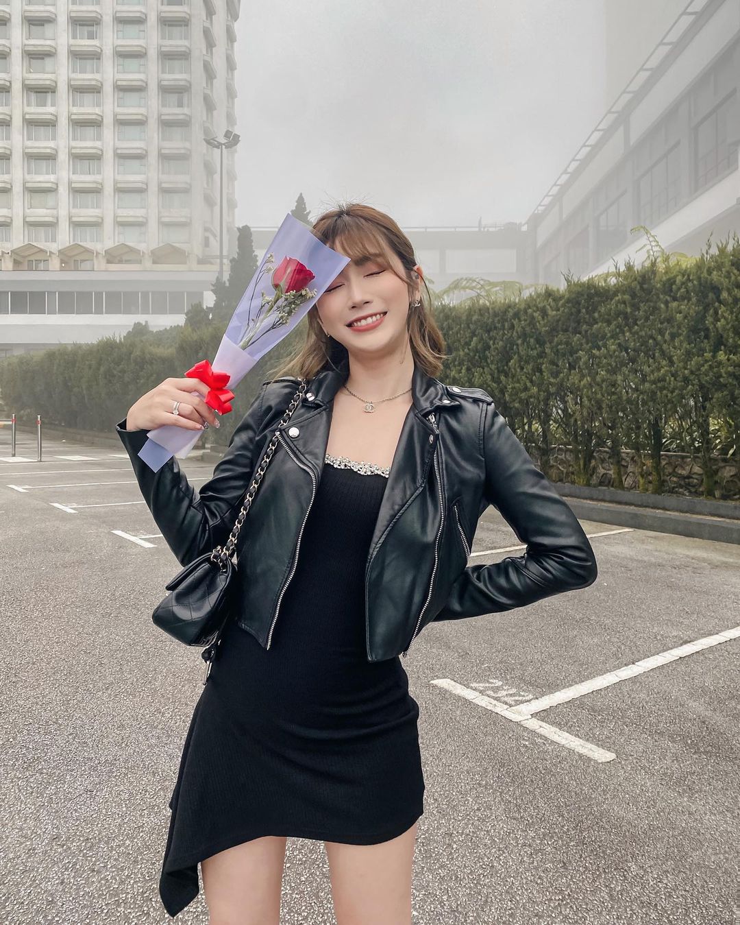  开心的女子 