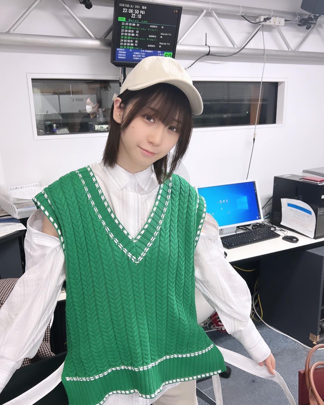  今日の服は肩破れててピロピロが出�...