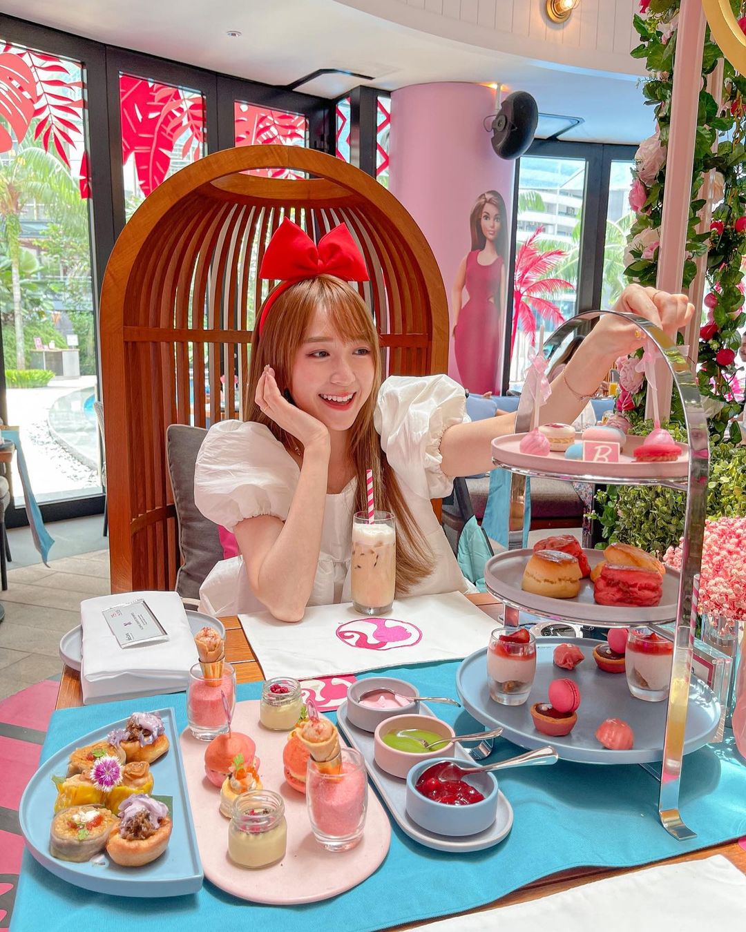  Barbie cafe 
