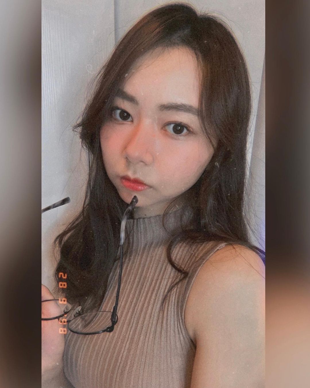  Glasses or no glasses?