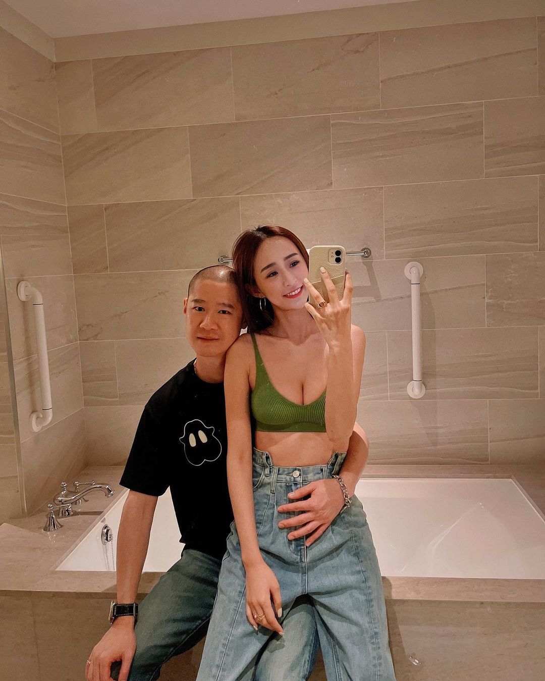  -
王先生&ME
每天吵吵鬧鬧 鬥嘴
這就是...