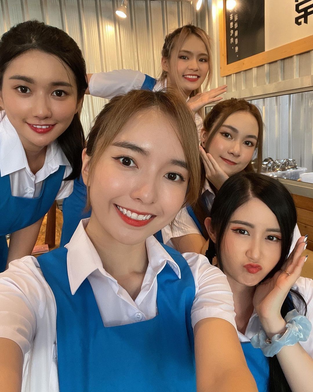 换上校服  一起回到17