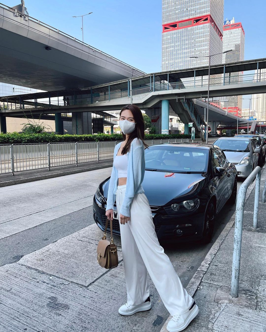  .
口罩小姐
覆機小姐
#星期五