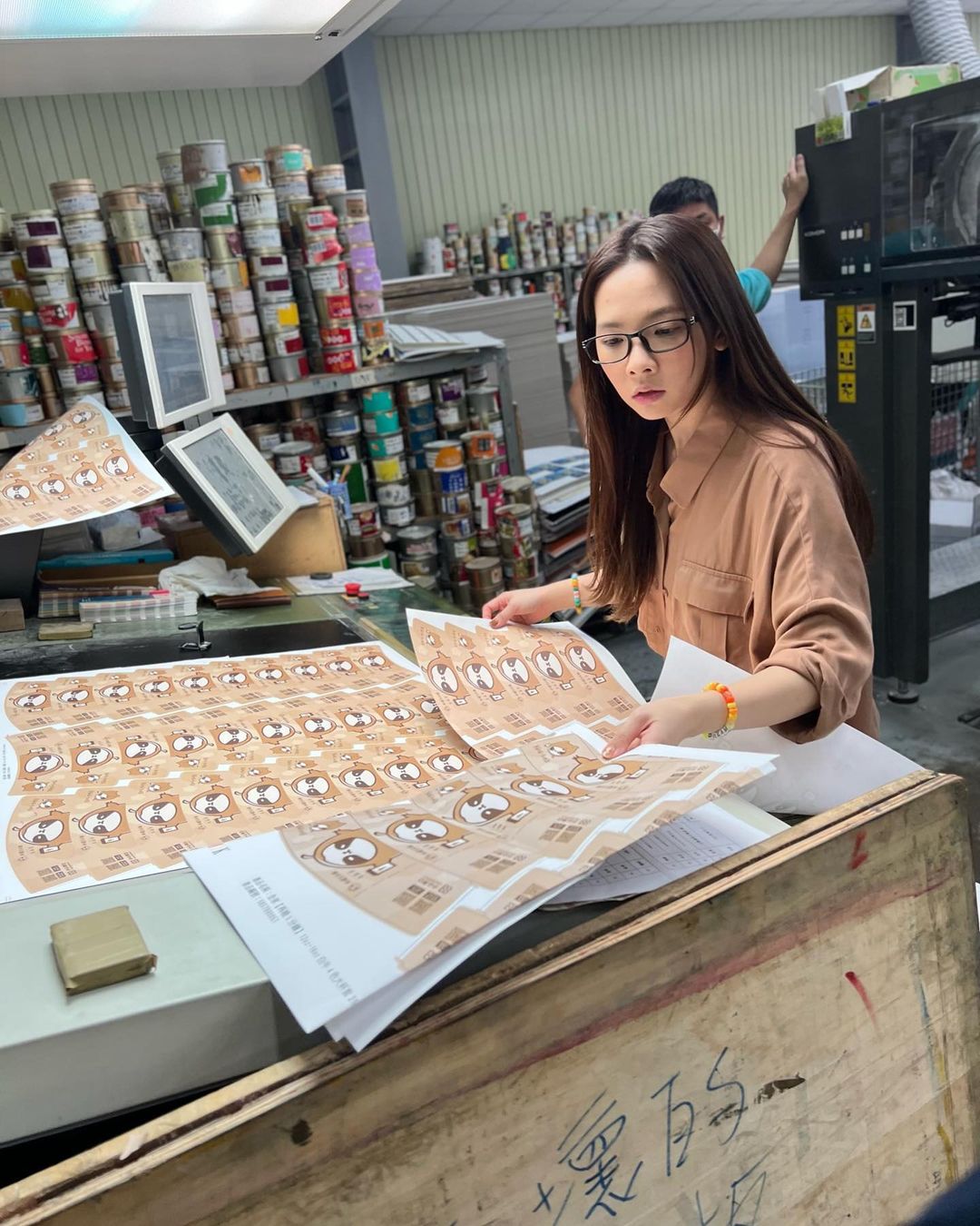  你有看過霜淇淋擠這麼爛的店員嗎…..