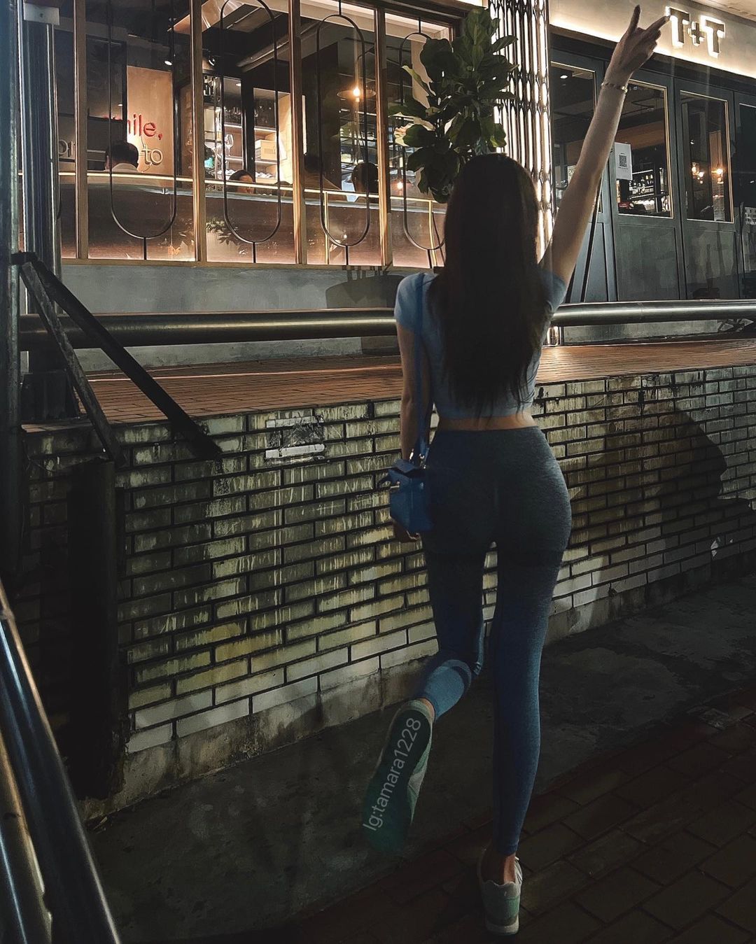  一個人罵了你 
你想了一天 就是罵了�...