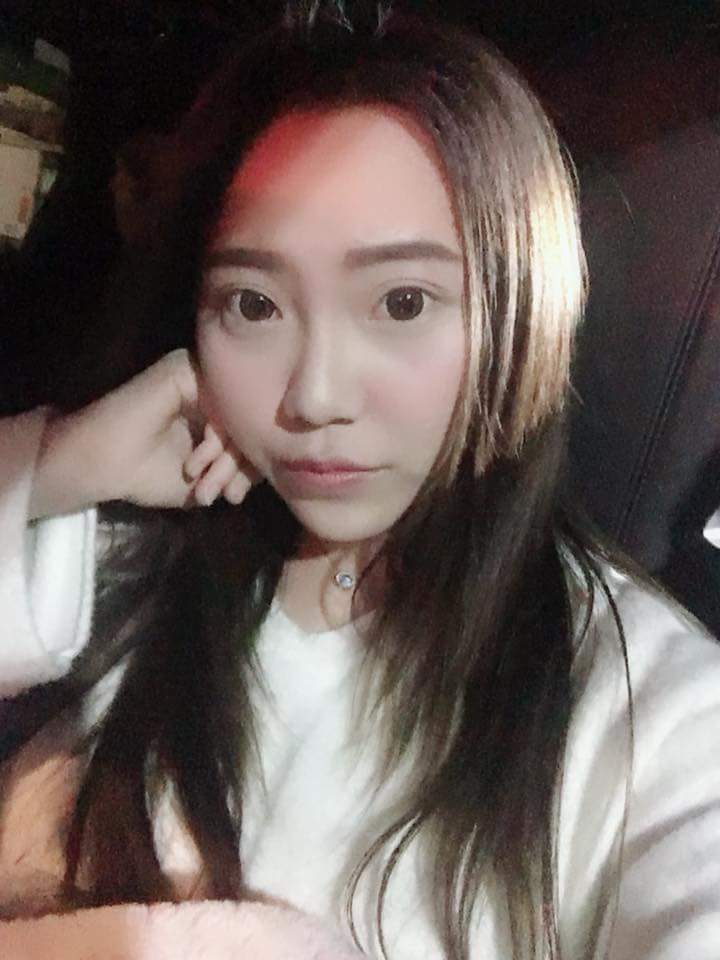  情人節就是要跟男朋友牽牽手甜蜜蜜 ....