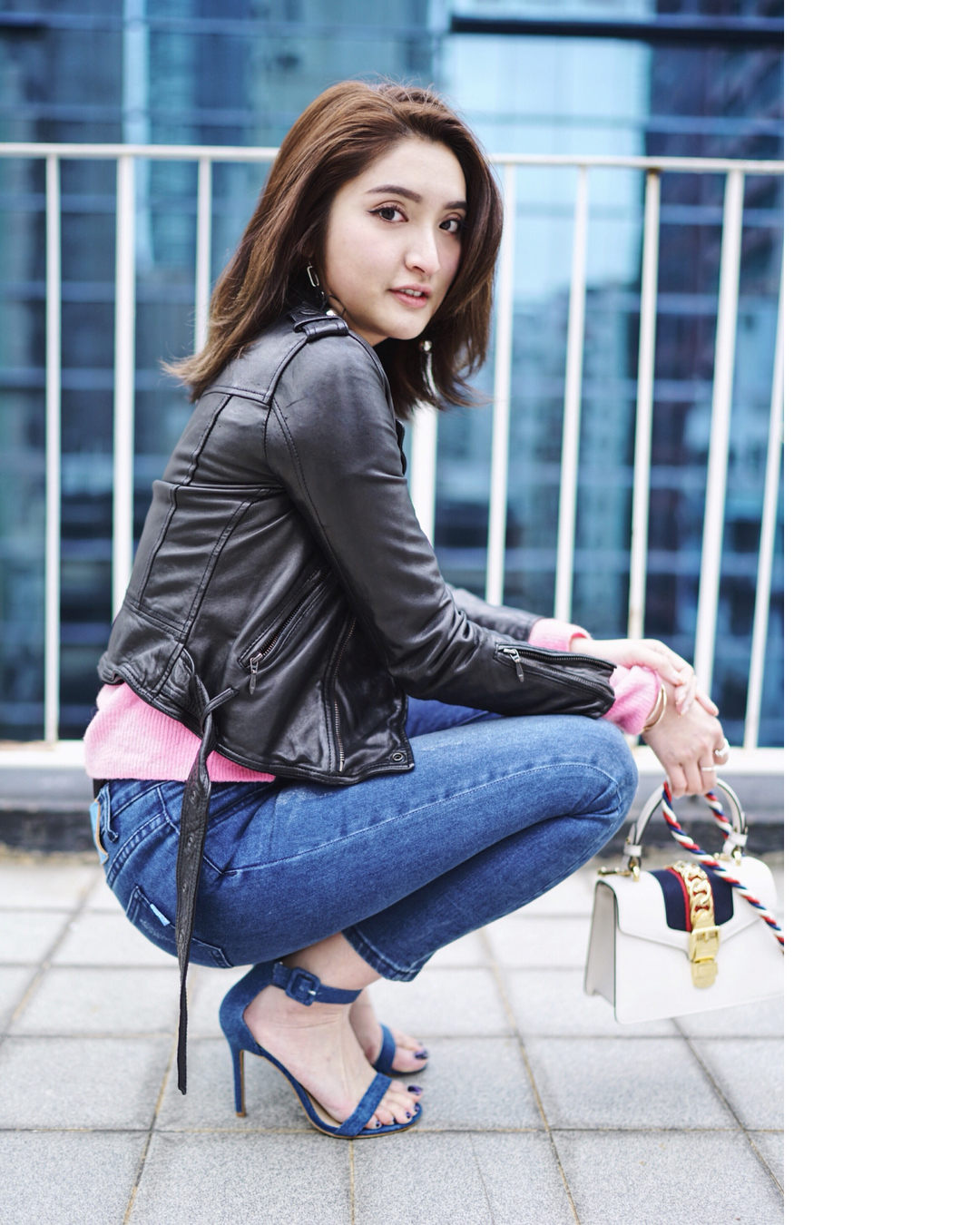  -
愛是  跟誰舒服就跟誰在一起  不一�...