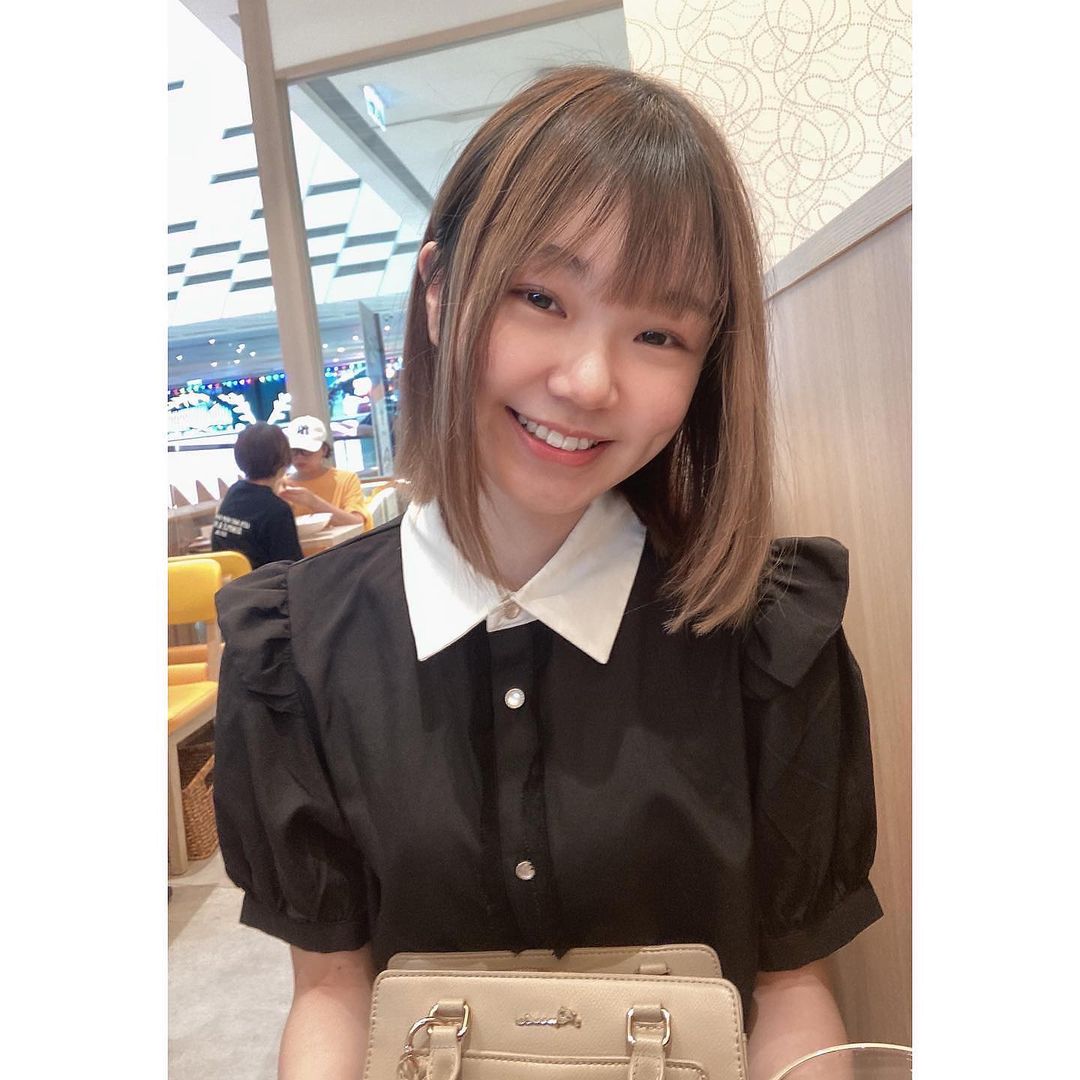  露齒笑定微笑(*¯︶¯*)