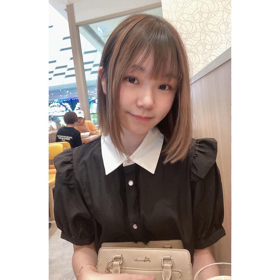  露齒笑定微笑(*¯︶¯*)