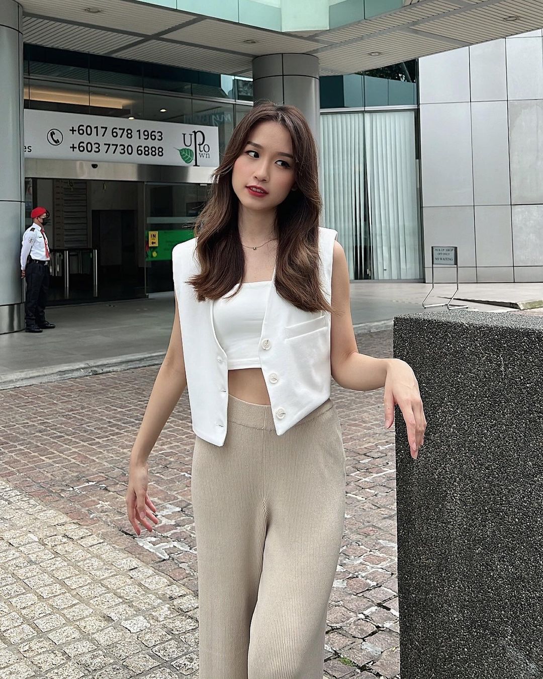  Still can’t get over this look