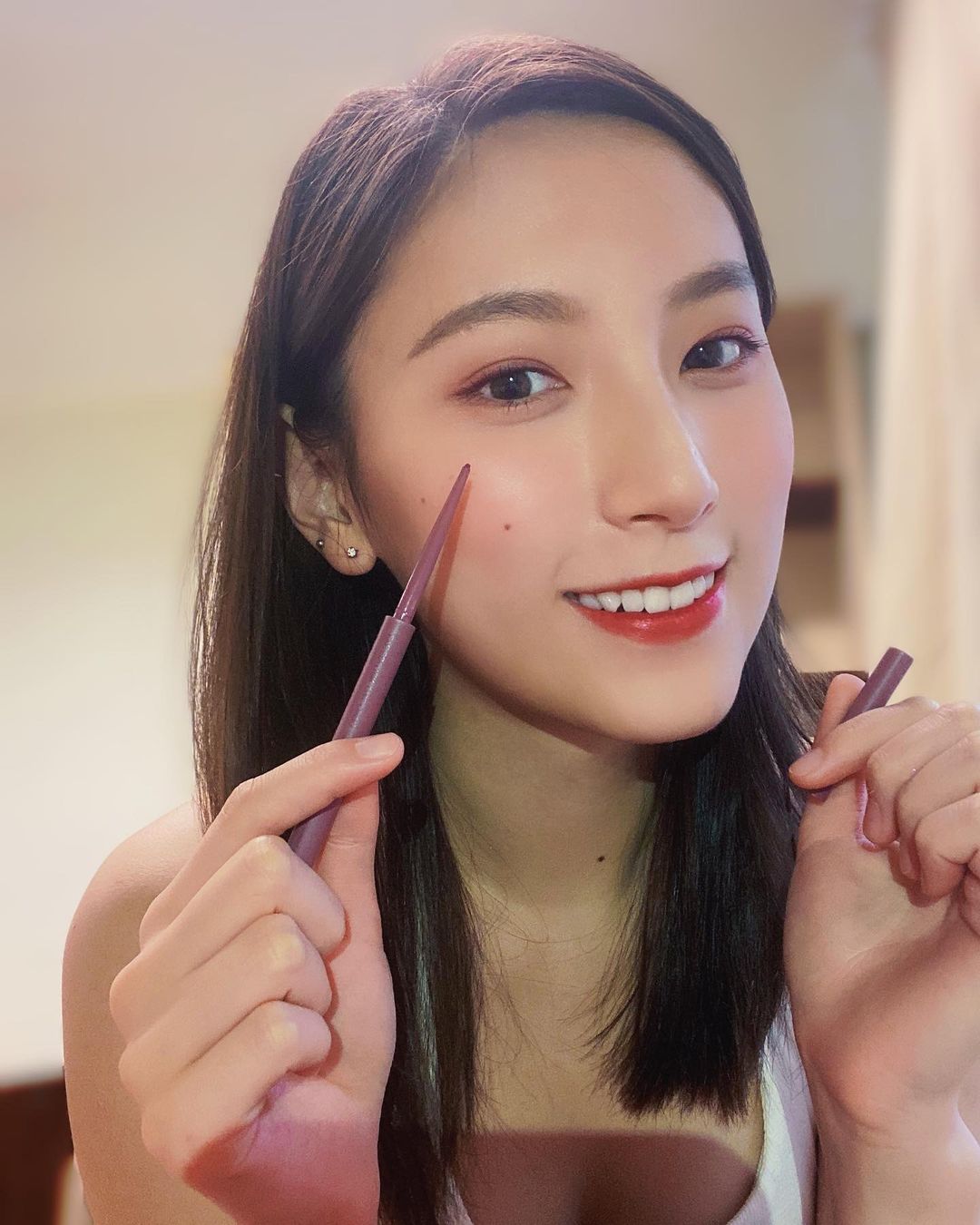  自從有一次我搽咗粉紅色系眼影出街, ...
