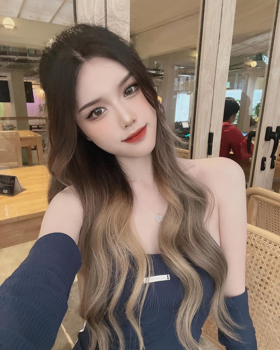  在？花30秒看看甜妹叭～ 