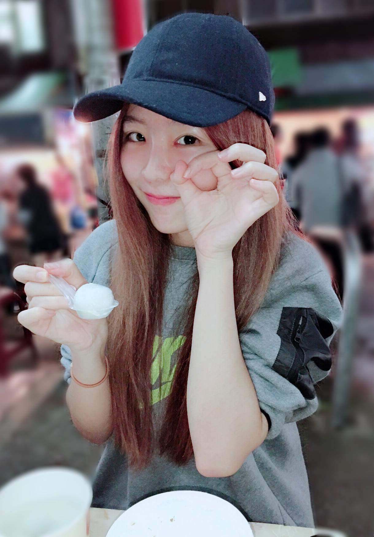 倪暄 Eli要吃左邊還右邊？ 元宵節快樂...
