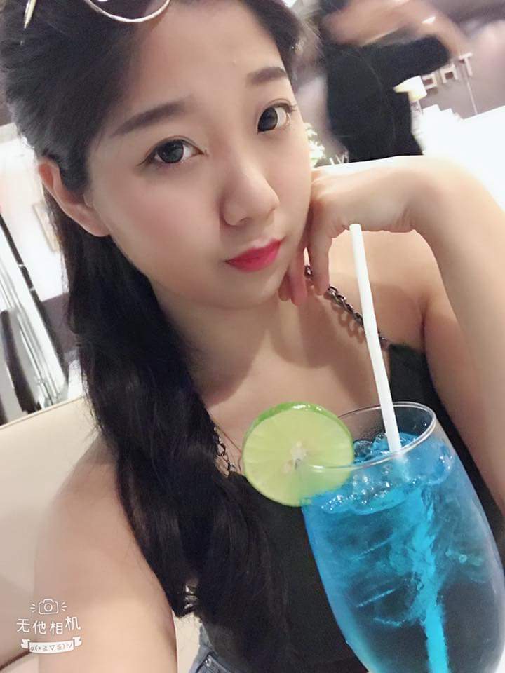  陳璇出國也是要喝酒