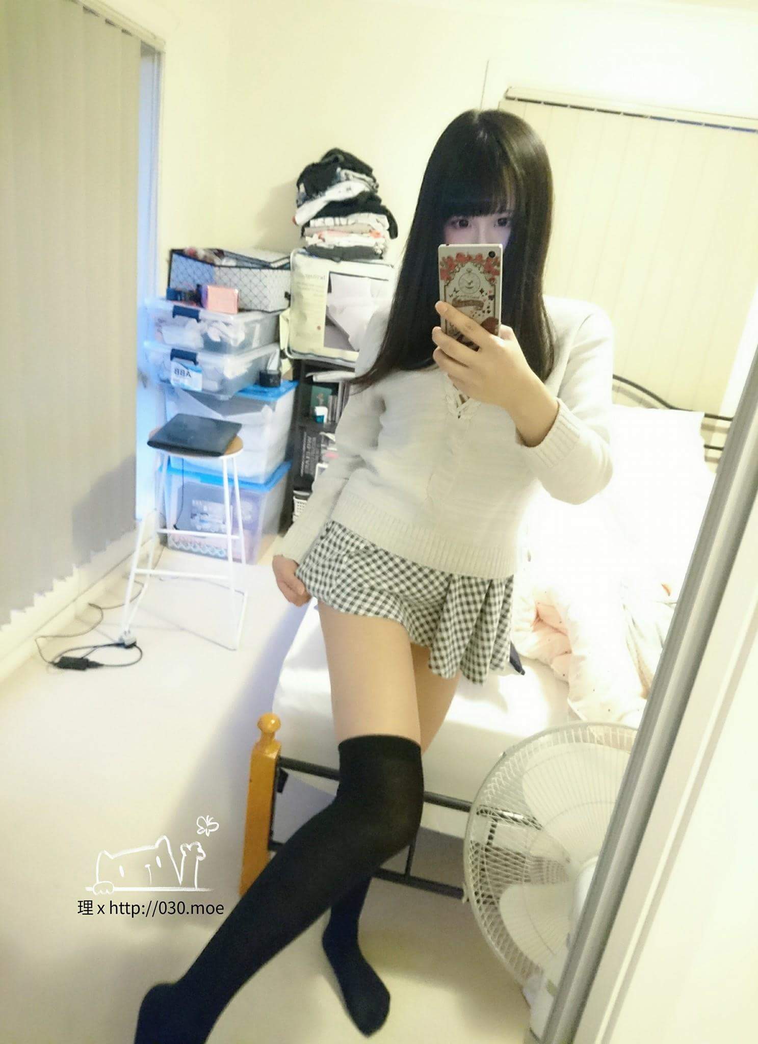  迷你裙 x 絕對領域  x 過膝襪