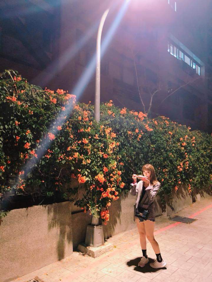  吳宥承吃貨女孩⋯